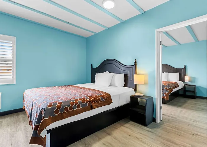 Rodeway Inn & Suites North Hollywood Burbank Airport - Universal Area